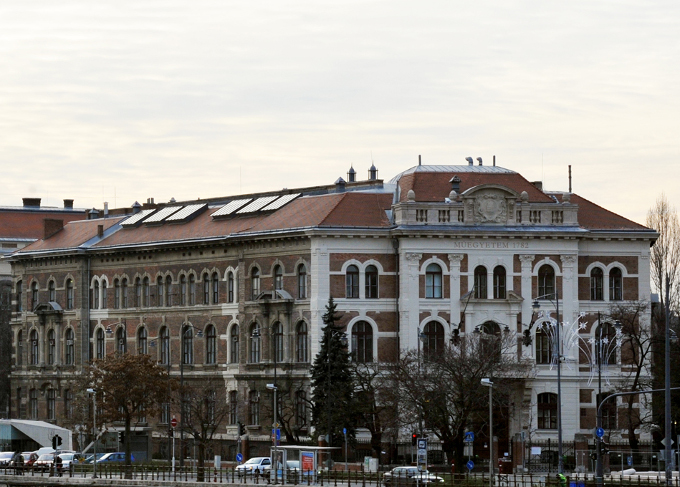 Budapesti Műszaki Egyetem Duna-parti T épület