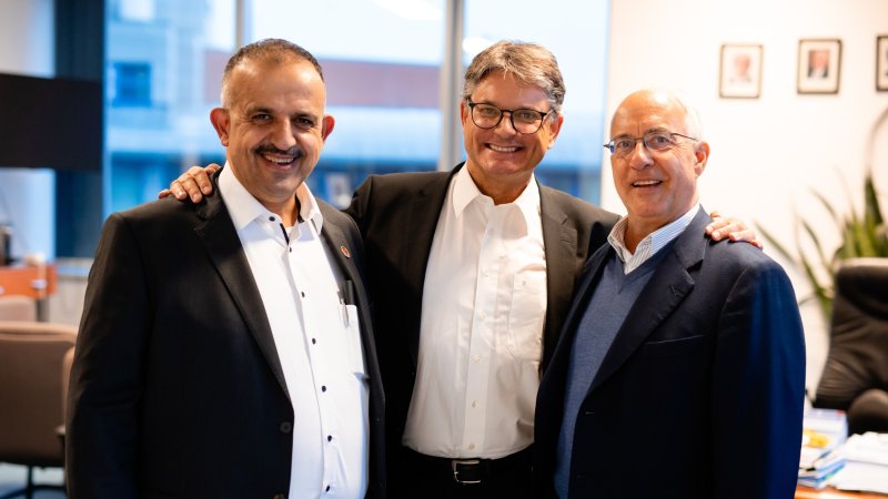 Charaf Hassan, Joachim Hornegger, Dale Martin