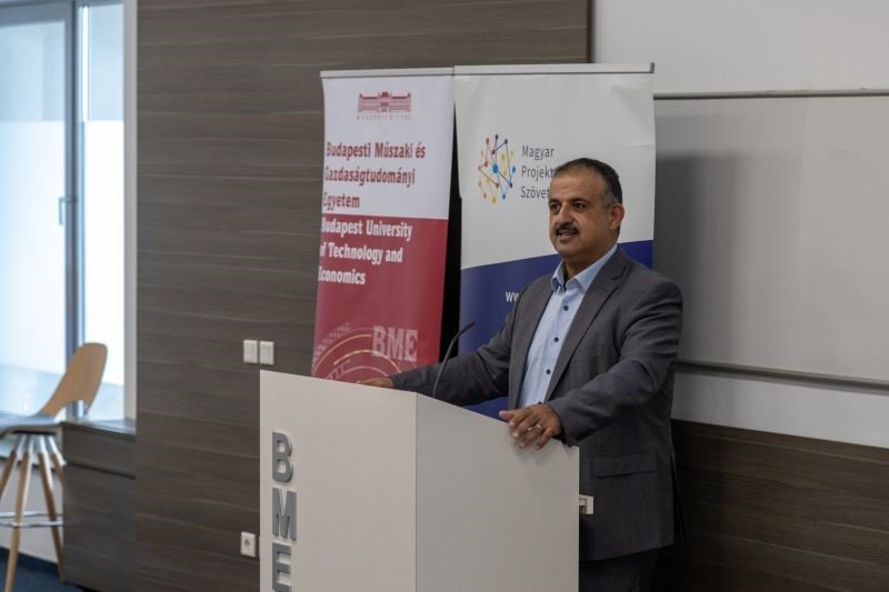 Charaf Hassan a BME rektora beszél az MI konferencián