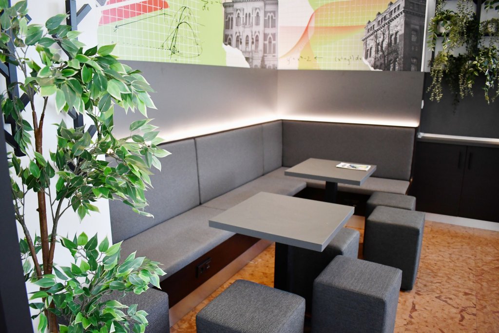 Mol Lounge