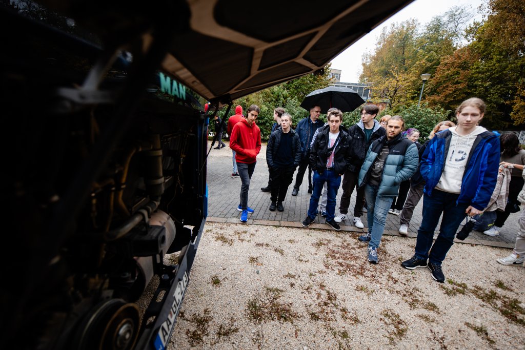 Középiskolás diákok a TechDay-en