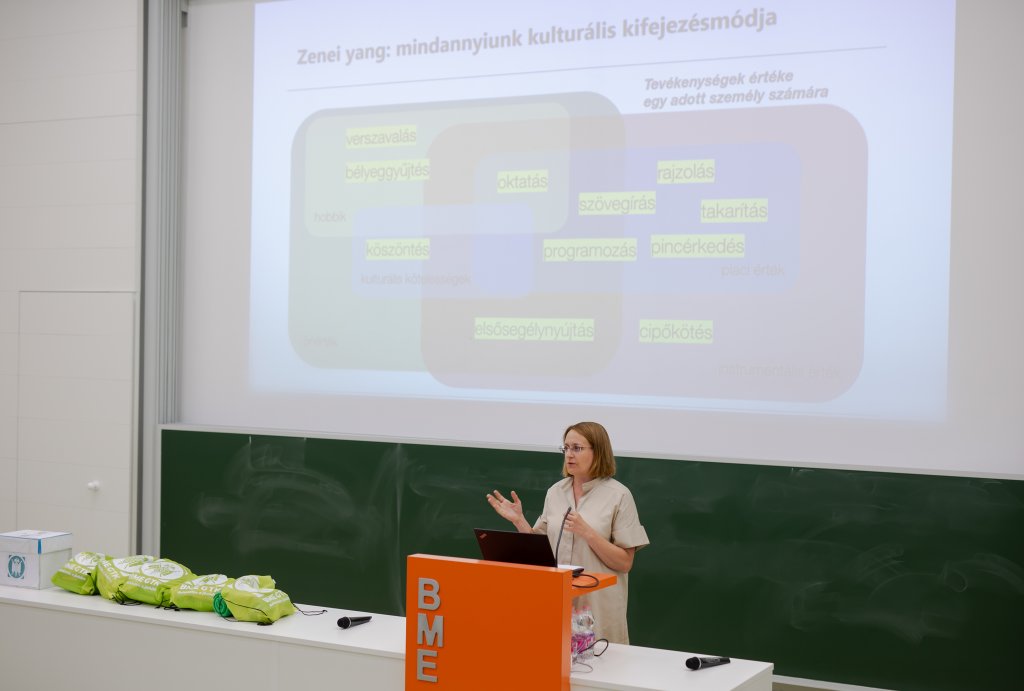 Grad-Gyenge Anikó