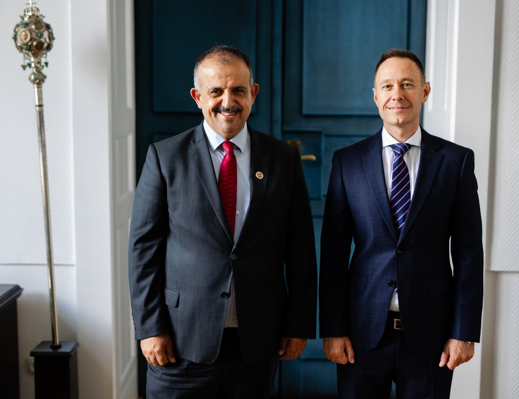 Charaf Hassan, Bauer Dávid